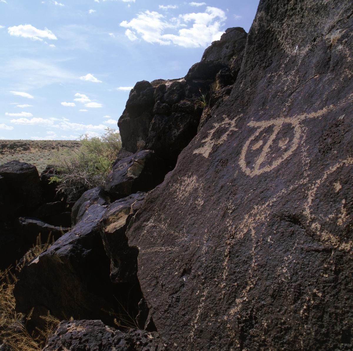 Large_petroglyph2